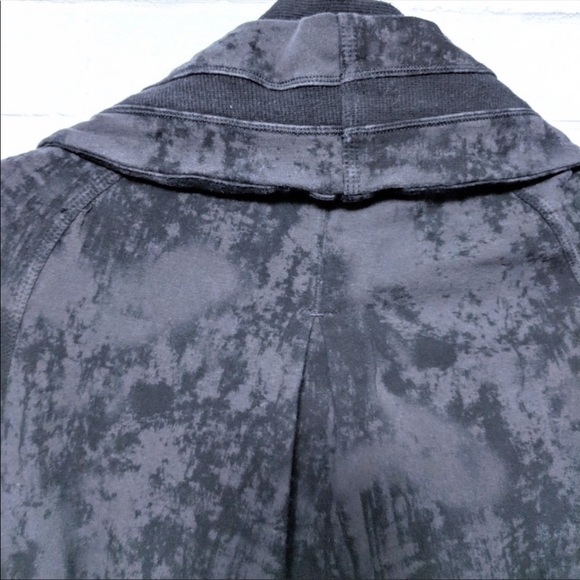 Lululemon - Picture 2 of 8